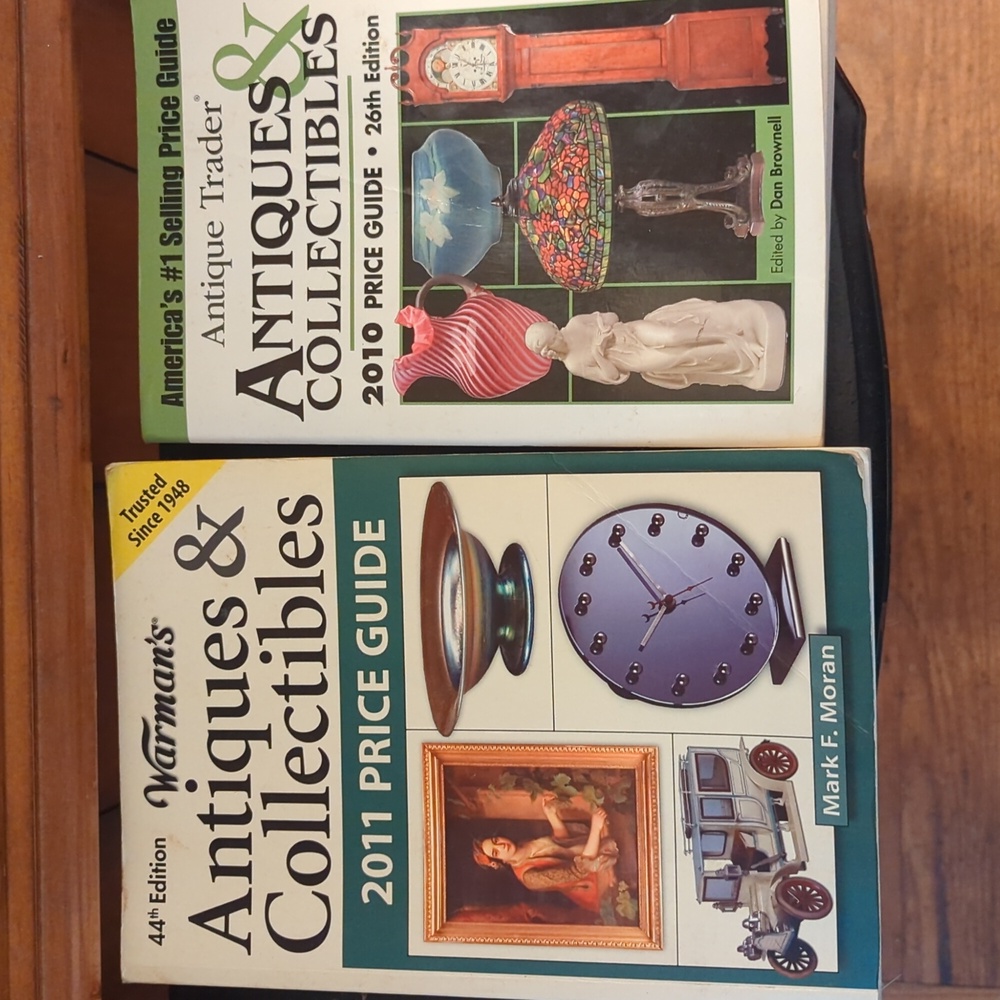 Bundle of 2 Softcover Books. Antiques and Collectibles from 2010 and 2011